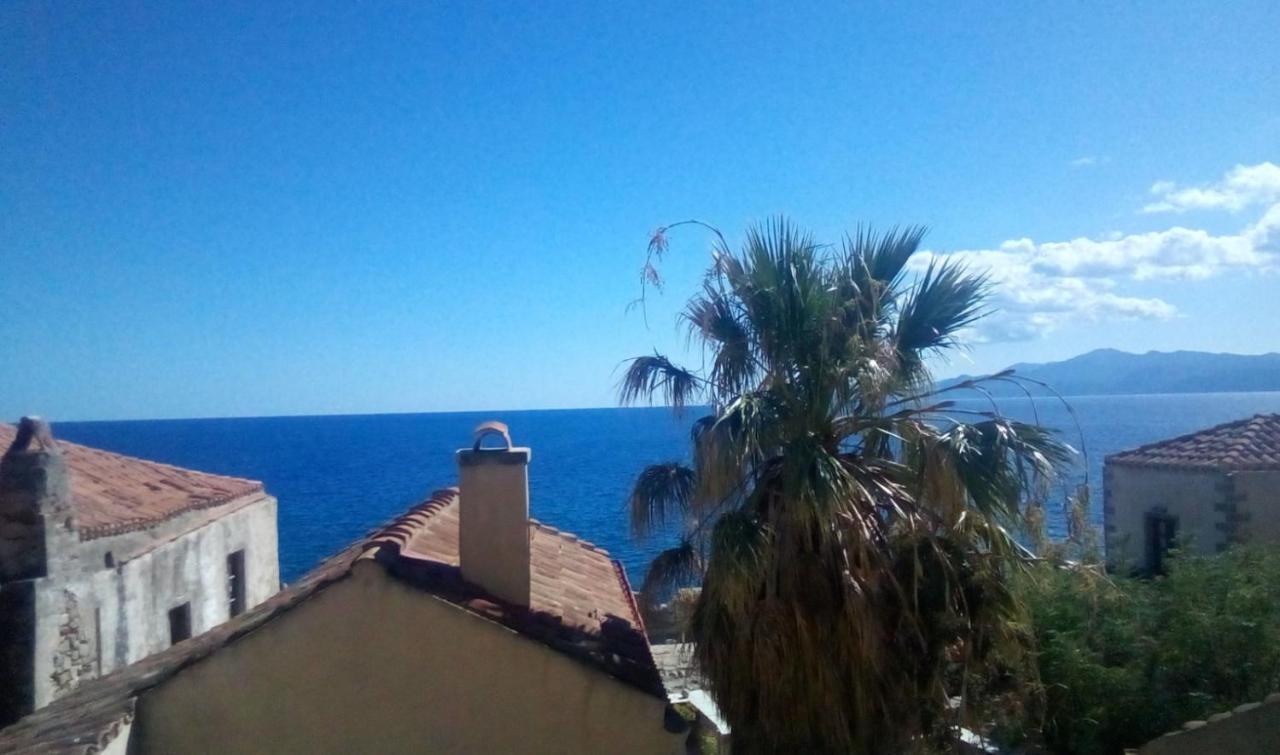 Отель Byron'S Sea View Монемвазия Экстерьер фото
