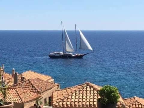 Отель Byron'S Sea View Монемвазия Экстерьер фото